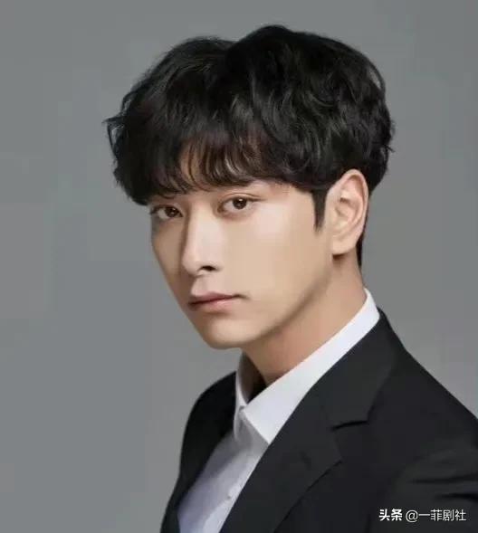 娱乐圈最新爆料男星,当红男星背后的惊人真相